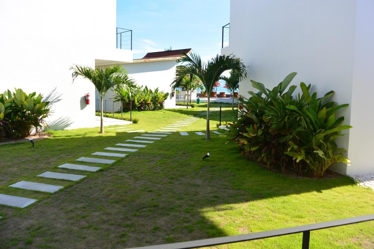 La Plage Resort & Beach Club Baan Tai Bagian luar foto